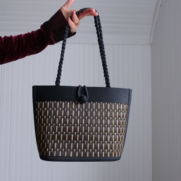 True Vintage Handbags - Black and Tan Vintage 90s Purse
